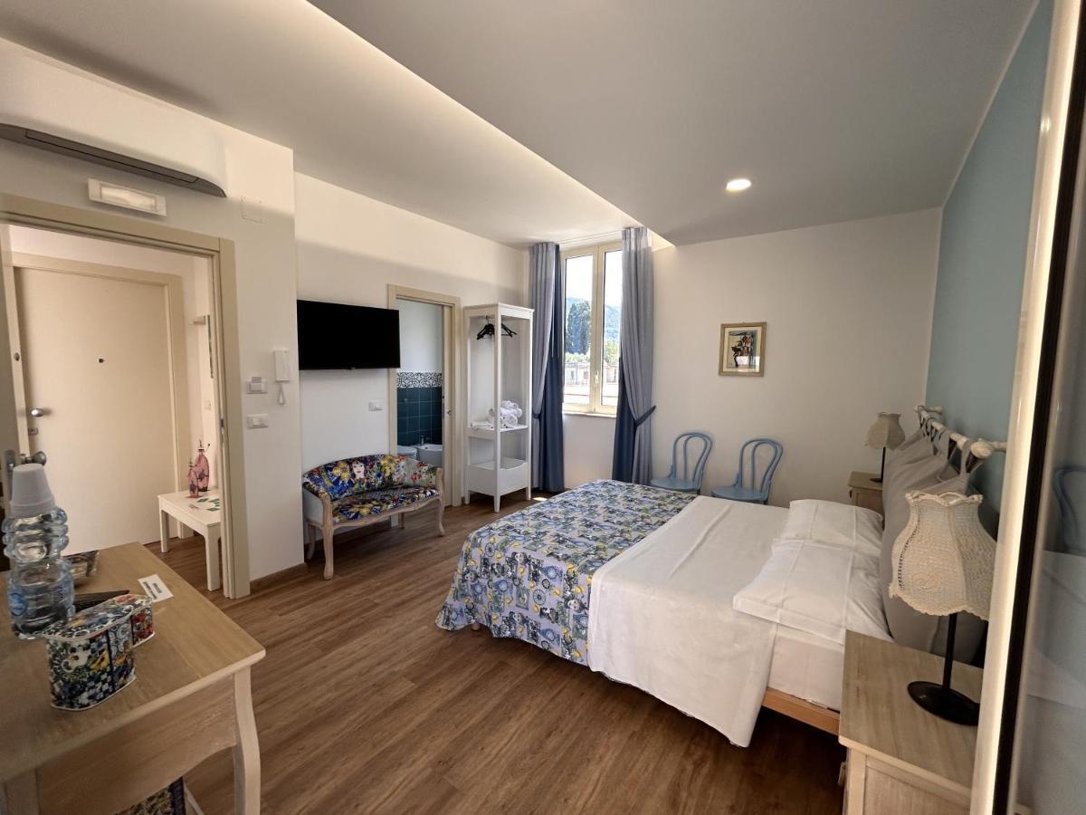 La Casa Di Matilde Hotel บาร์เชลโลนา-ปอซโซ ดี กอตโต ภายนอก รูปภาพ