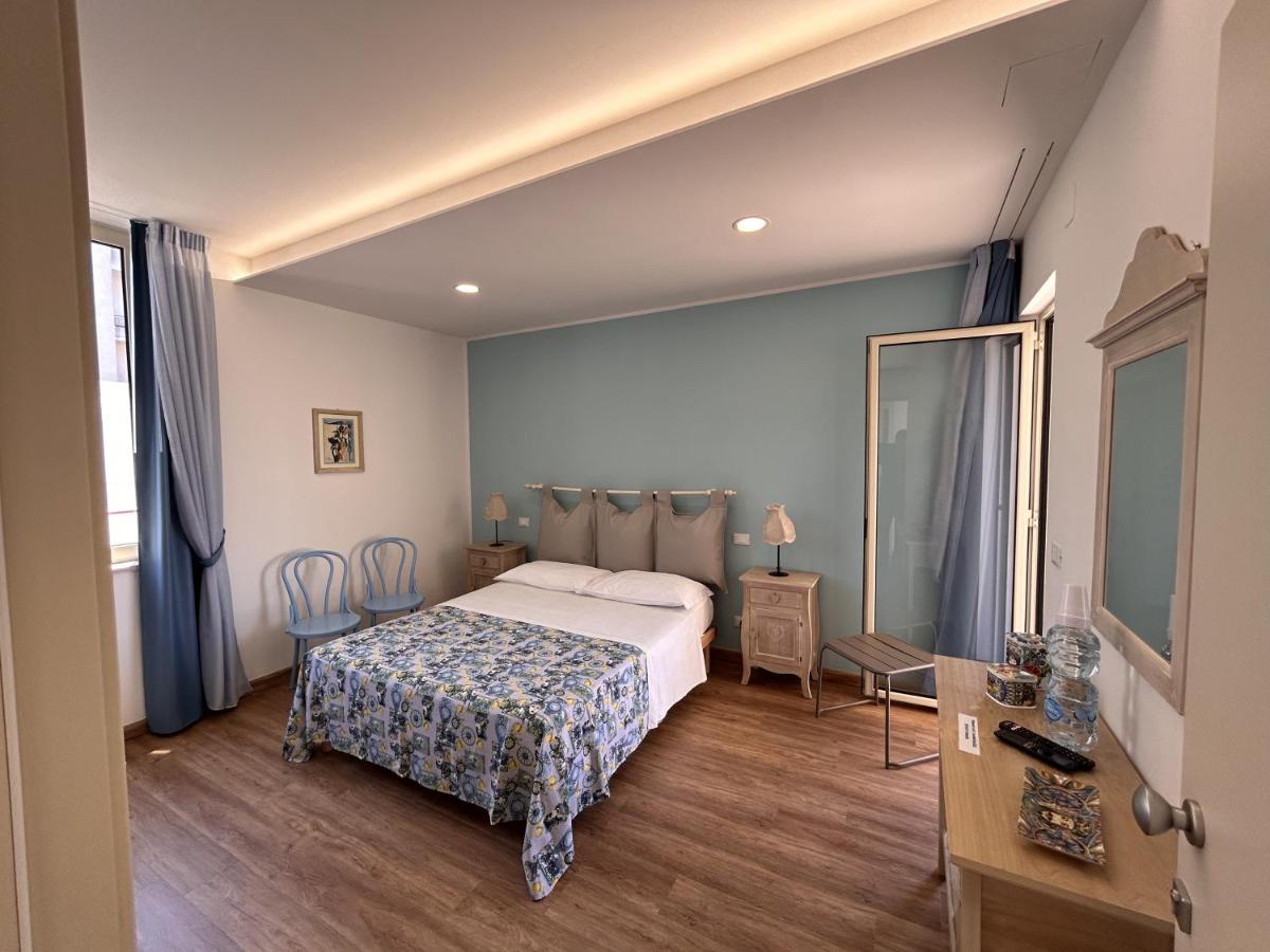 La Casa Di Matilde Hotel บาร์เชลโลนา-ปอซโซ ดี กอตโต ภายนอก รูปภาพ